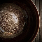 binnenkant van bordeaux matcha  kom