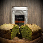Hersluitbaar zakje 'Matcha for Cooking and Baking' uit Japan van The Matcha Man (50 gram) en twee halve matcha cakes.