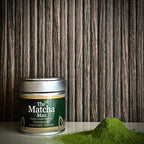 Zilverkleurig potje 'Ceremonial Top Grade Matcha' van The Matcha Man (30 gram) en loose matachapoeder.