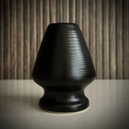 zwarte whiskhouder van keramiek