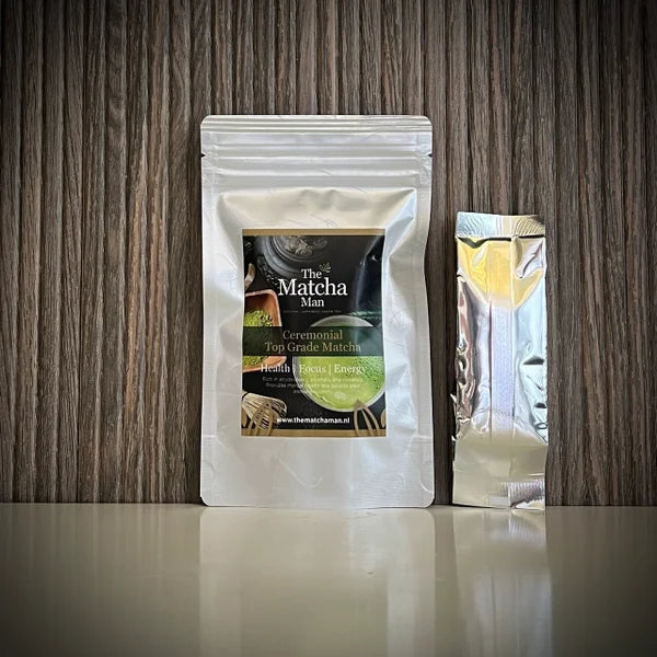 Hersluitbaar zakje met  'Ceremonial Top Grade Matcha' van The Matcha Man (25 gram) en binnenzakje.